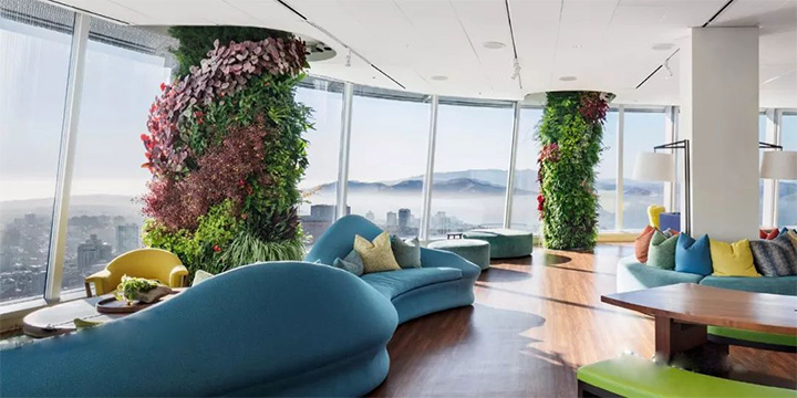 仿真植物墻裝飾的辦公室柱子