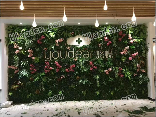 有Logo的仿真植物墻