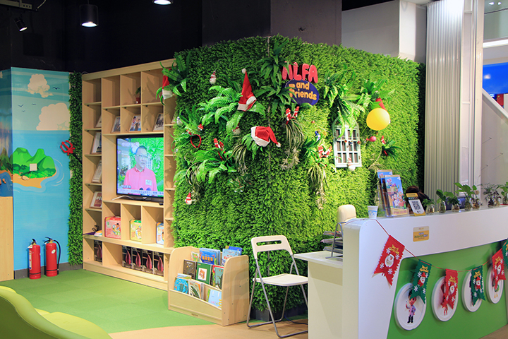 商場專柜的仿真植物墻