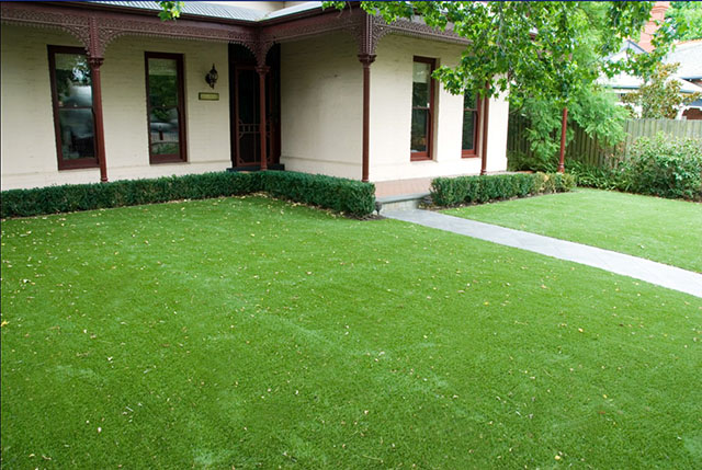 仿真草坪裝飾的庭院